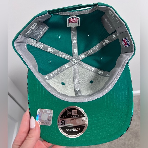 Jets Snap Back - Picture 4 of 7